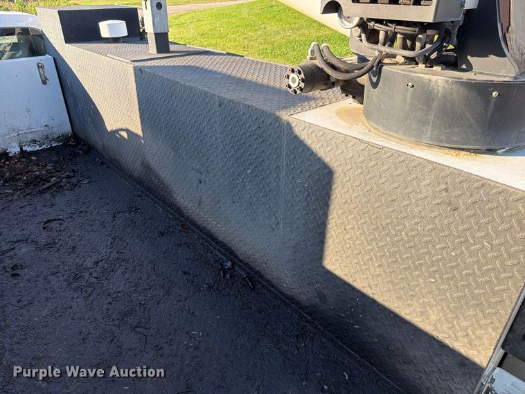image for item EX4672 2016 Ford F550 utility / service truck