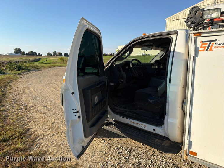 image for item EX4672 2016 Ford F550 utility / service truck