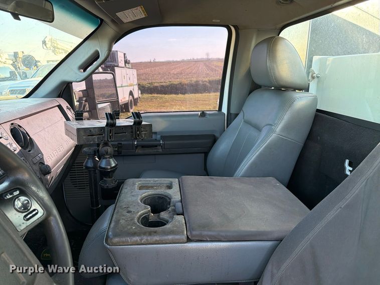 image for item EX4672 2016 Ford F550 utility / service truck