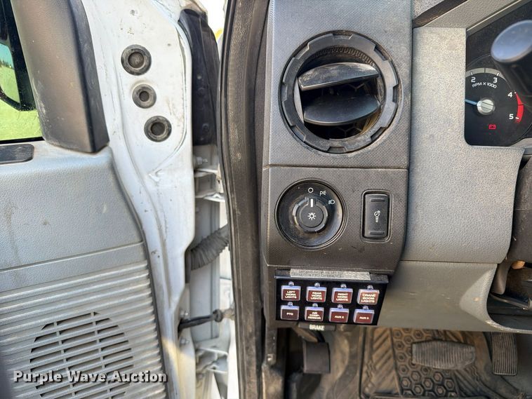 image for item EX4672 2016 Ford F550 utility / service truck