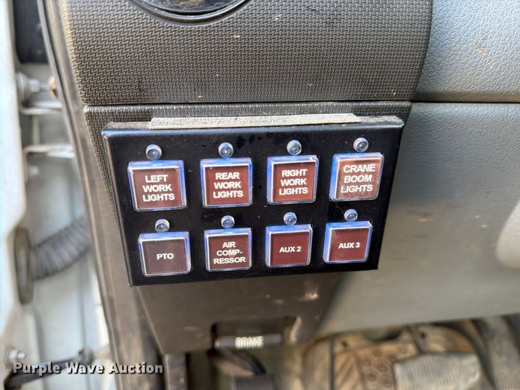 image for item EX4672 2016 Ford F550 utility / service truck