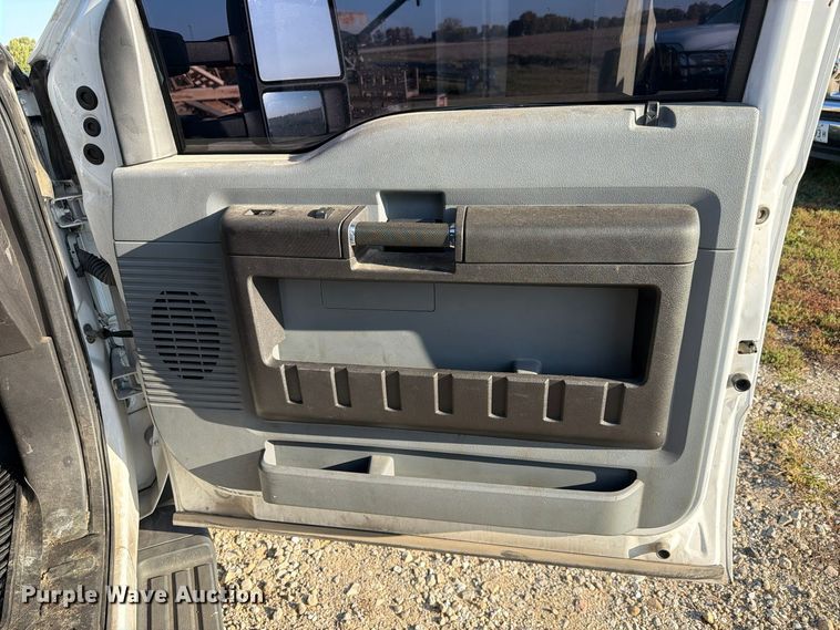image for item EX4672 2016 Ford F550 utility / service truck