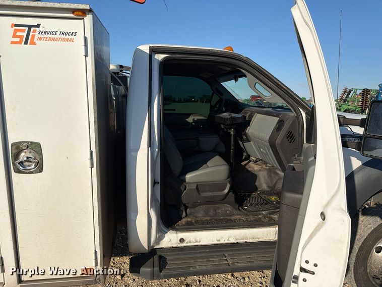 image for item EX4672 2016 Ford F550 utility / service truck