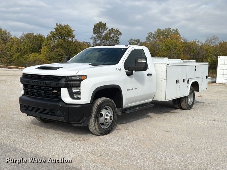 image for item FG0852 2020 Chevrolet Silverado 3500HD utility bed pickup truck