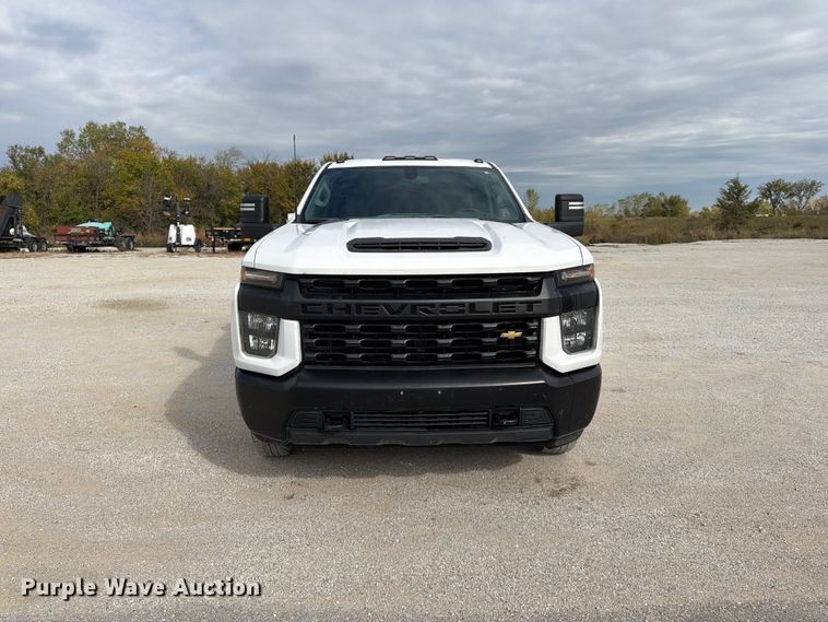 image for item FG0852 2020 Chevrolet Silverado 3500HD utility bed pickup truck