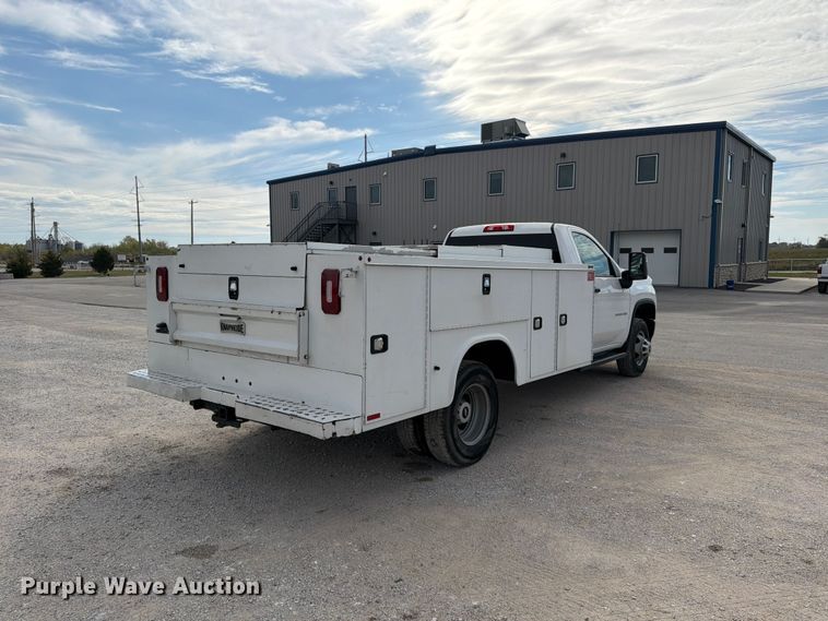 image for item FG0852 2020 Chevrolet Silverado 3500HD utility bed pickup truck