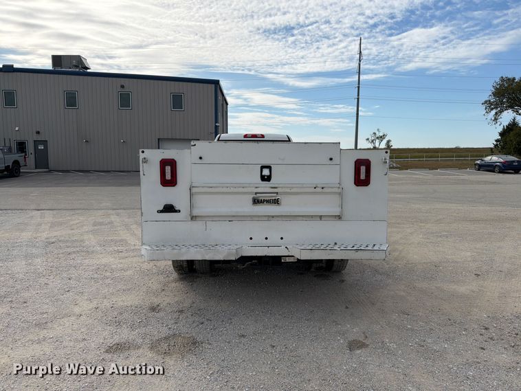 image for item FG0852 2020 Chevrolet Silverado 3500HD utility bed pickup truck