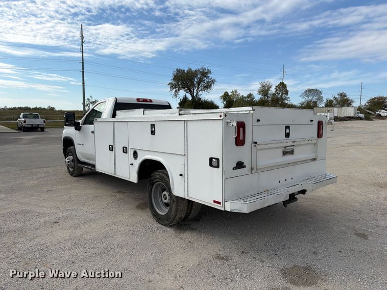 image for item FG0852 2020 Chevrolet Silverado 3500HD utility bed pickup truck