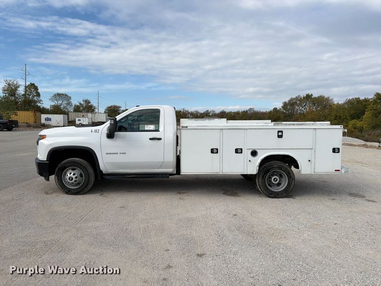 image for item FG0852 2020 Chevrolet Silverado 3500HD utility bed pickup truck