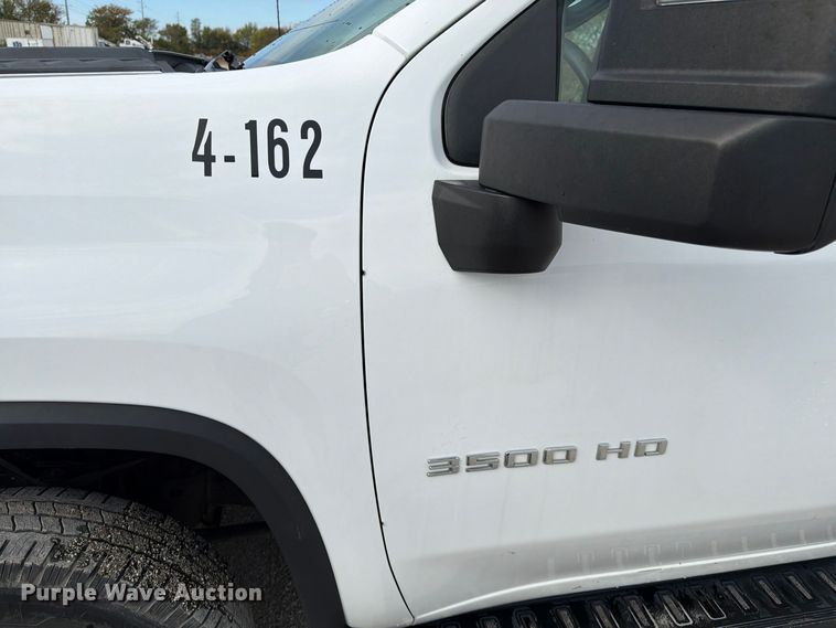 image for item FG0852 2020 Chevrolet Silverado 3500HD utility bed pickup truck