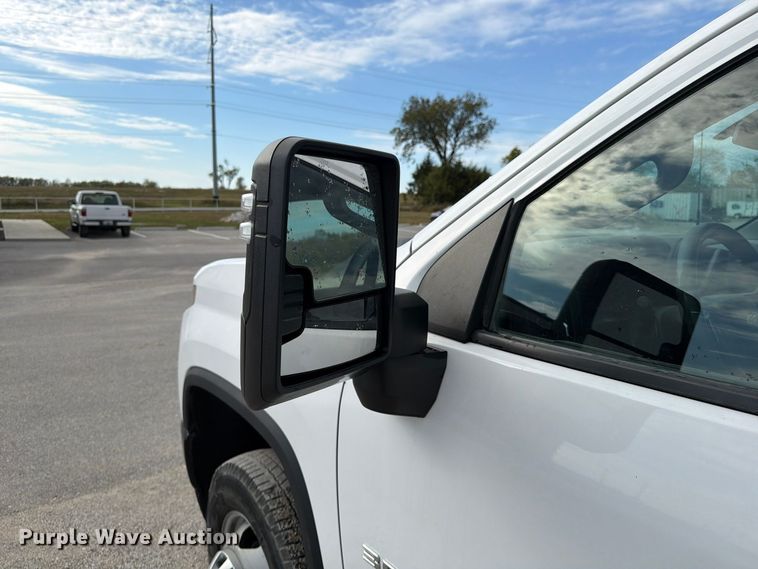 image for item FG0852 2020 Chevrolet Silverado 3500HD utility bed pickup truck