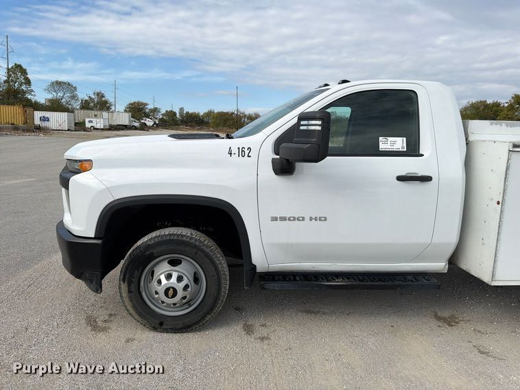 image for item FG0852 2020 Chevrolet Silverado 3500HD utility bed pickup truck