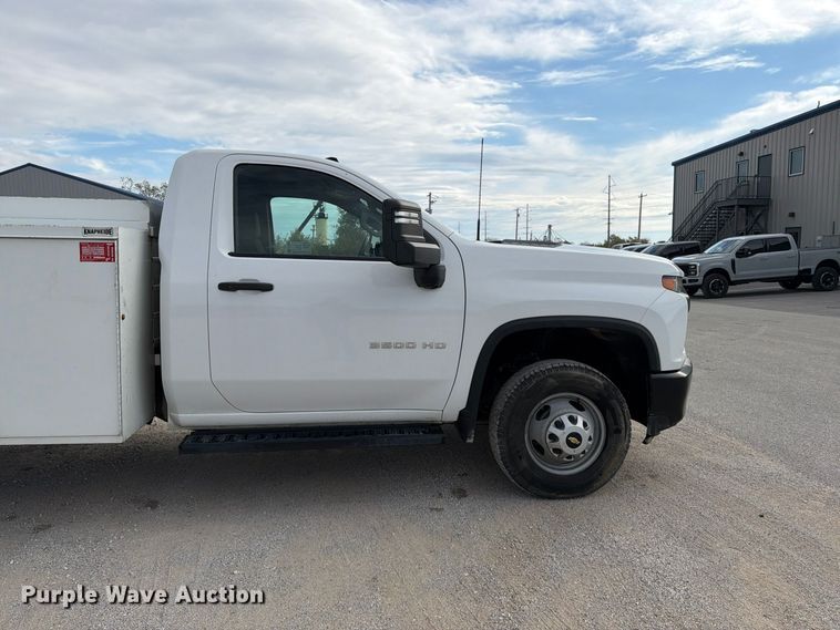 image for item FG0852 2020 Chevrolet Silverado 3500HD utility bed pickup truck