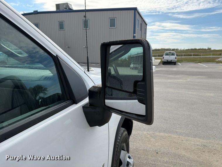 image for item FG0852 2020 Chevrolet Silverado 3500HD utility bed pickup truck