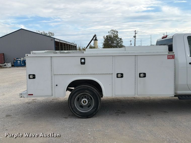 image for item FG0852 2020 Chevrolet Silverado 3500HD utility bed pickup truck