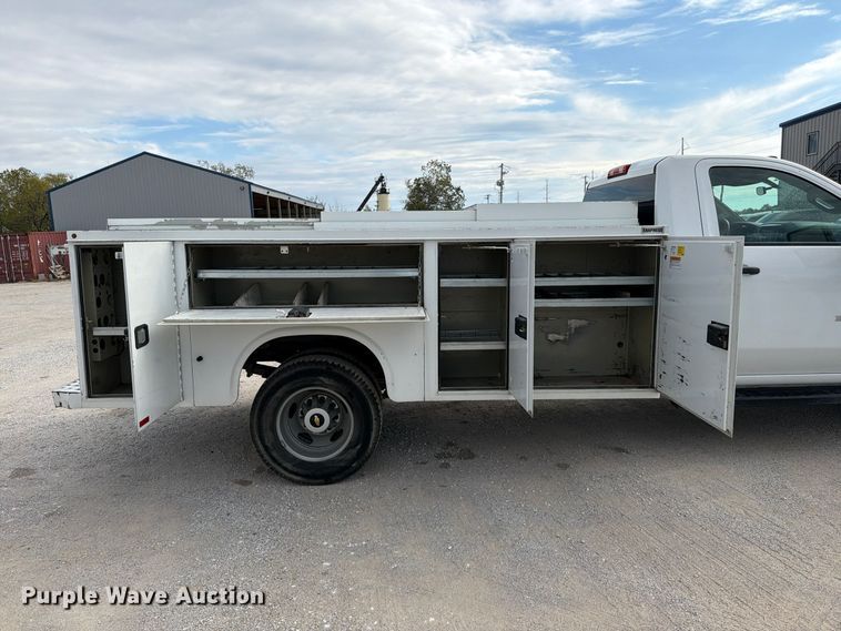 image for item FG0852 2020 Chevrolet Silverado 3500HD utility bed pickup truck