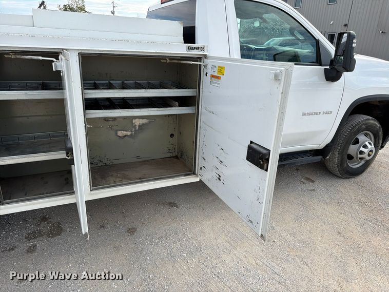 image for item FG0852 2020 Chevrolet Silverado 3500HD utility bed pickup truck
