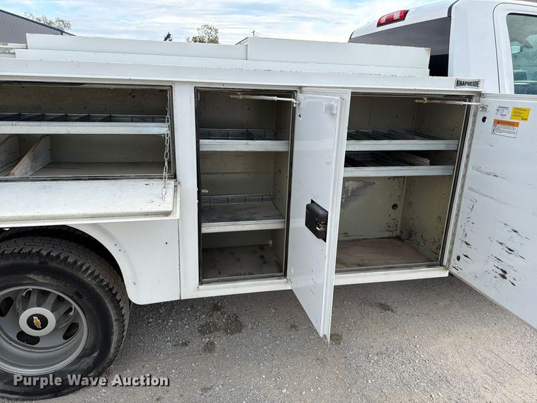 image for item FG0852 2020 Chevrolet Silverado 3500HD utility bed pickup truck