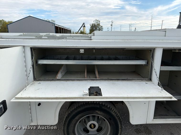 image for item FG0852 2020 Chevrolet Silverado 3500HD utility bed pickup truck