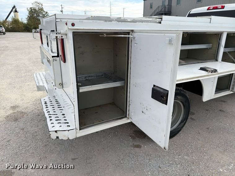 image for item FG0852 2020 Chevrolet Silverado 3500HD utility bed pickup truck