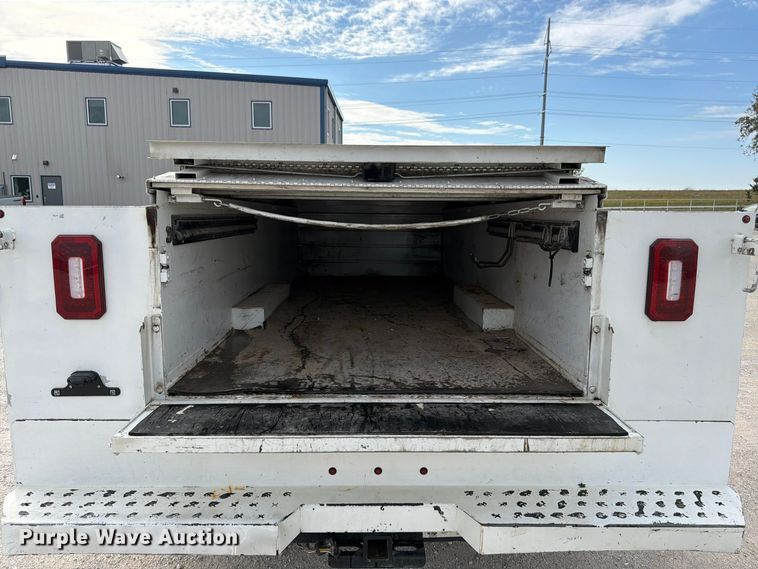 image for item FG0852 2020 Chevrolet Silverado 3500HD utility bed pickup truck