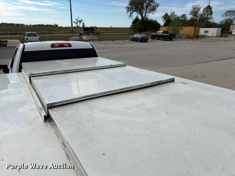image for item FG0852 2020 Chevrolet Silverado 3500HD utility bed pickup truck