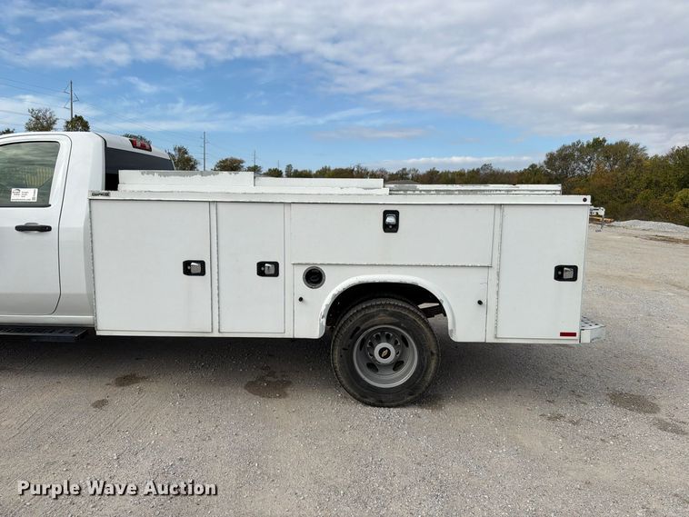 image for item FG0852 2020 Chevrolet Silverado 3500HD utility bed pickup truck