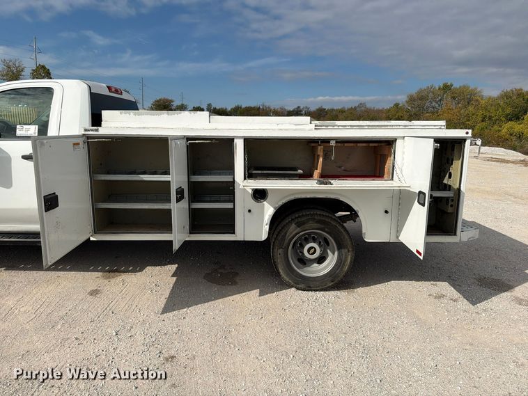 image for item FG0852 2020 Chevrolet Silverado 3500HD utility bed pickup truck