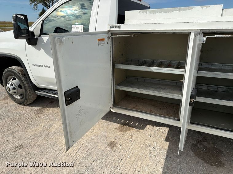 image for item FG0852 2020 Chevrolet Silverado 3500HD utility bed pickup truck