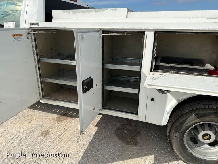image for item FG0852 2020 Chevrolet Silverado 3500HD utility bed pickup truck