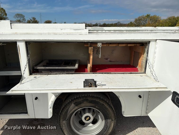 image for item FG0852 2020 Chevrolet Silverado 3500HD utility bed pickup truck