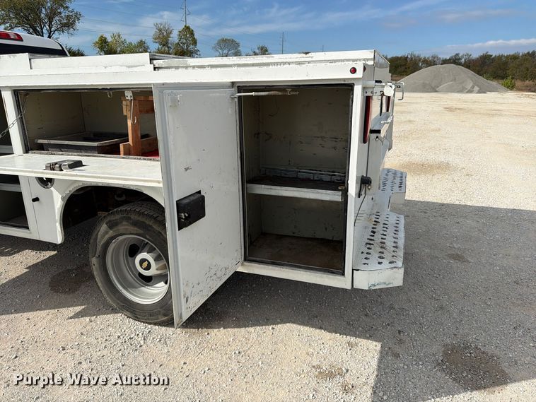 image for item FG0852 2020 Chevrolet Silverado 3500HD utility bed pickup truck