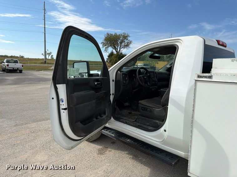 image for item FG0852 2020 Chevrolet Silverado 3500HD utility bed pickup truck