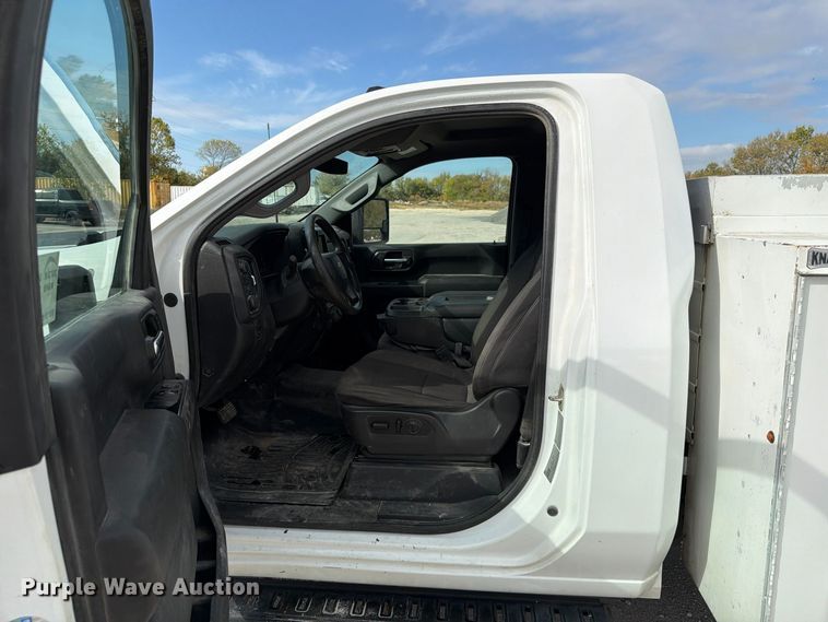 image for item FG0852 2020 Chevrolet Silverado 3500HD utility bed pickup truck