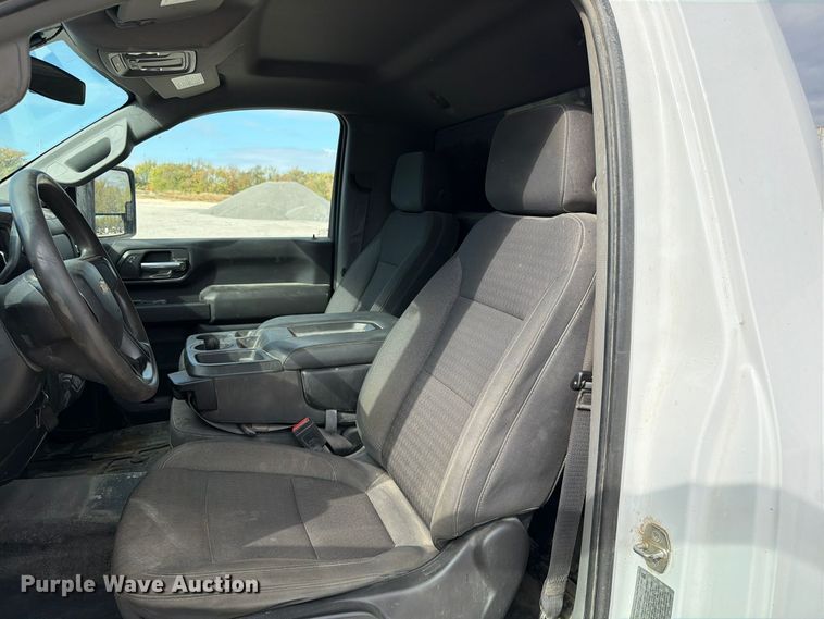 image for item FG0852 2020 Chevrolet Silverado 3500HD utility bed pickup truck