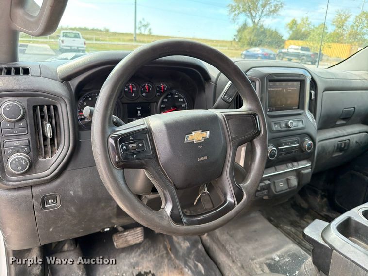image for item FG0852 2020 Chevrolet Silverado 3500HD utility bed pickup truck