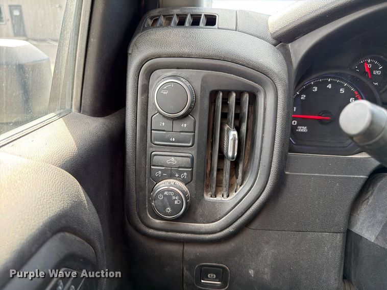 image for item FG0852 2020 Chevrolet Silverado 3500HD utility bed pickup truck