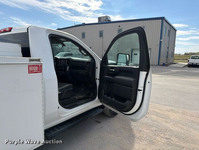 image for item FG0852 2020 Chevrolet Silverado 3500HD utility bed pickup truck