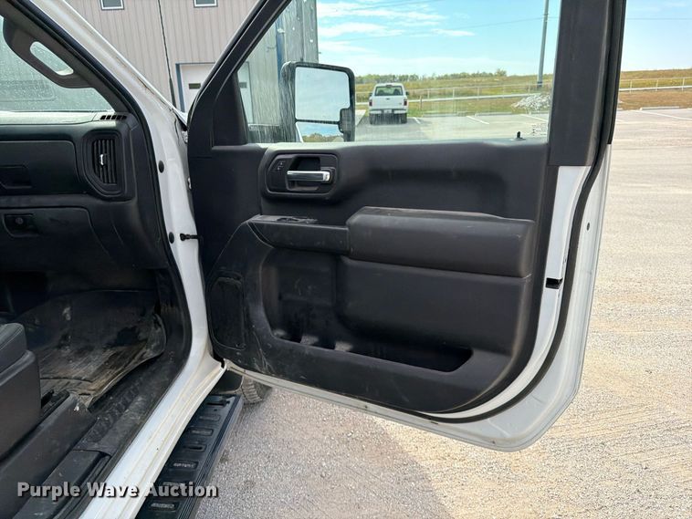 image for item FG0852 2020 Chevrolet Silverado 3500HD utility bed pickup truck