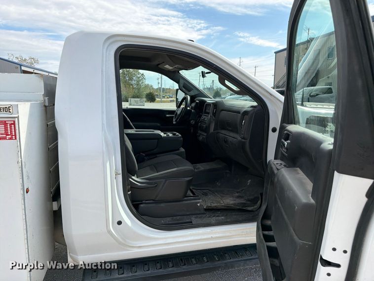image for item FG0852 2020 Chevrolet Silverado 3500HD utility bed pickup truck