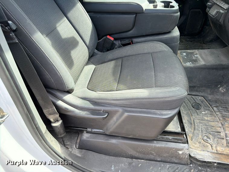 image for item FG0852 2020 Chevrolet Silverado 3500HD utility bed pickup truck