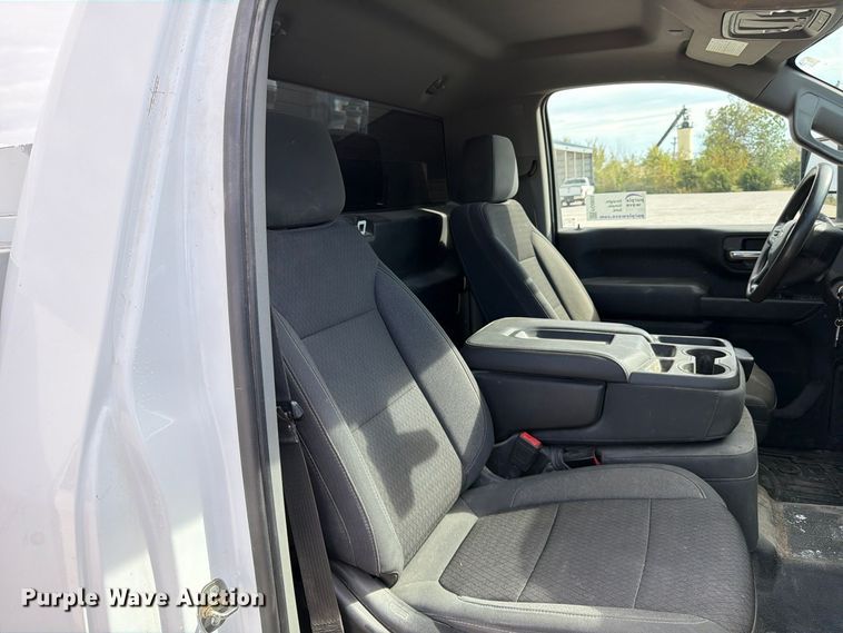 image for item FG0852 2020 Chevrolet Silverado 3500HD utility bed pickup truck