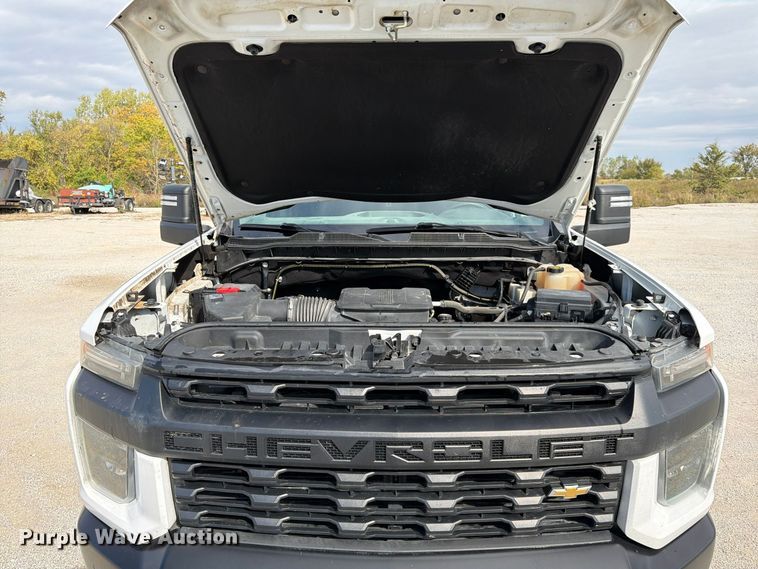 image for item FG0852 2020 Chevrolet Silverado 3500HD utility bed pickup truck