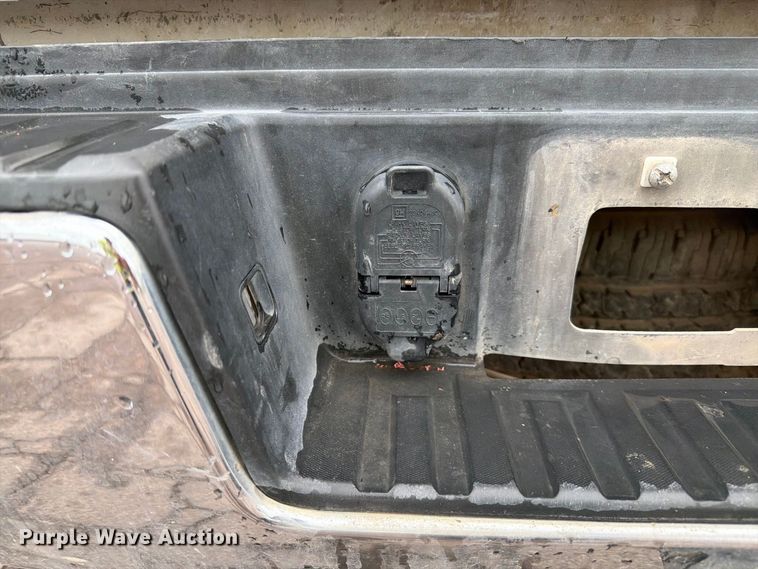 image for item FI2082 2019 Chevrolet Silverado 2500HD Ext. Cab pickup truck