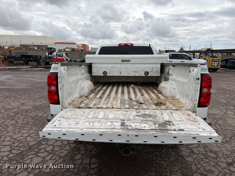 image for item FI2082 2019 Chevrolet Silverado 2500HD Ext. Cab pickup truck