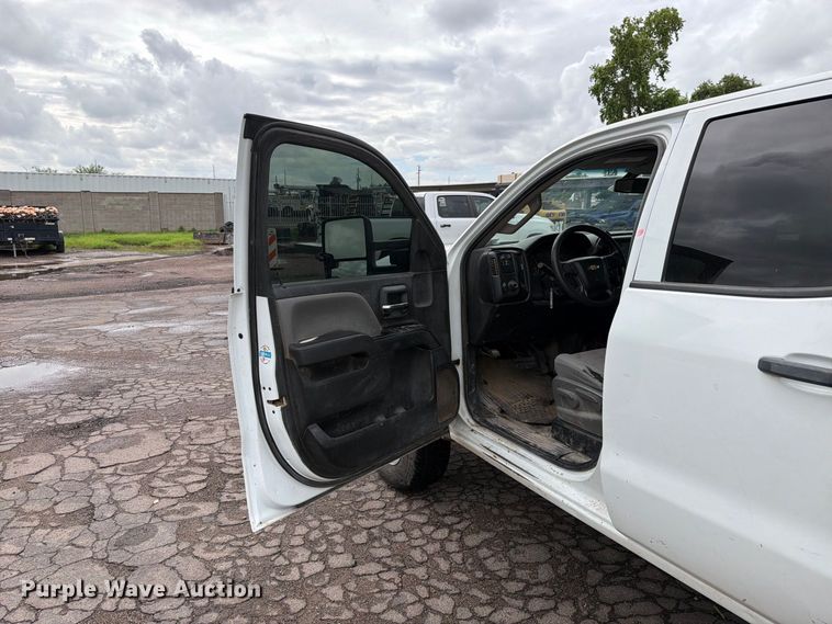 image for item FI2082 2019 Chevrolet Silverado 2500HD Ext. Cab pickup truck