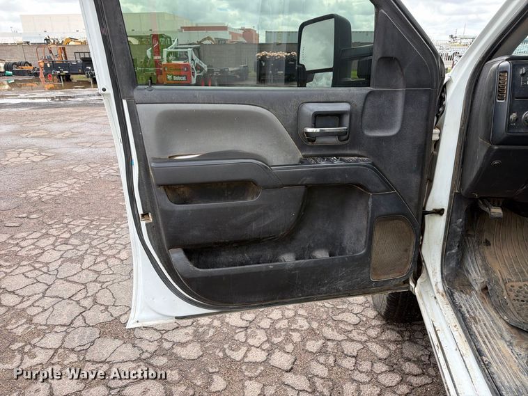 image for item FI2082 2019 Chevrolet Silverado 2500HD Ext. Cab pickup truck