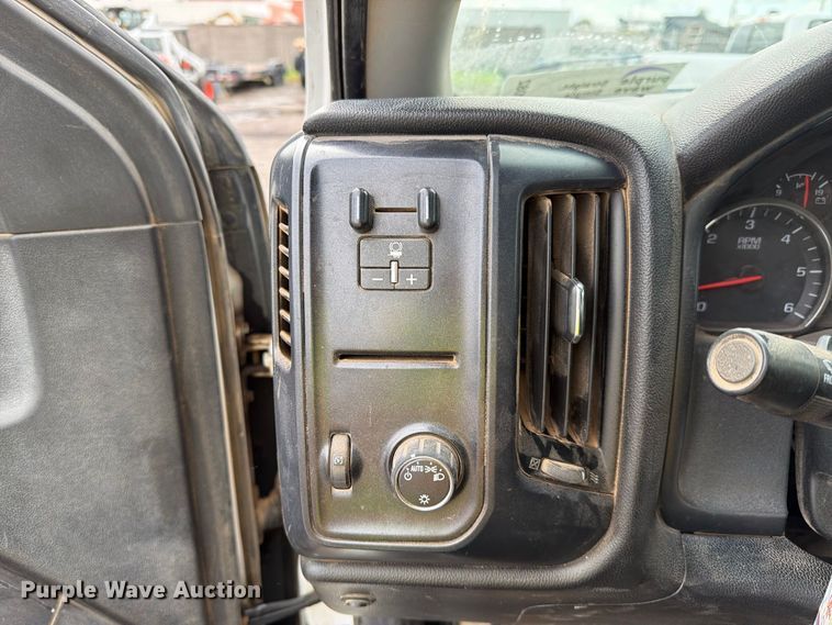 image for item FI2082 2019 Chevrolet Silverado 2500HD Ext. Cab pickup truck