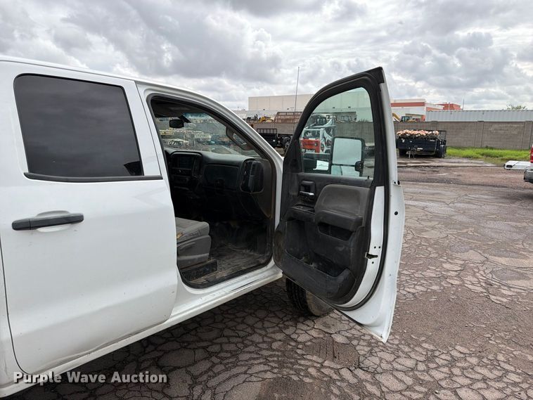 image for item FI2082 2019 Chevrolet Silverado 2500HD Ext. Cab pickup truck