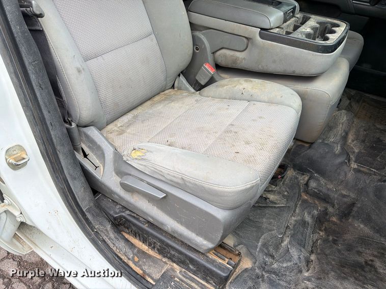 image for item FI2082 2019 Chevrolet Silverado 2500HD Ext. Cab pickup truck